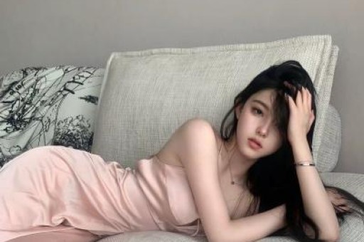 女主浮出水面！马克龙被爱妻“掌掴”线岁身姿饱满