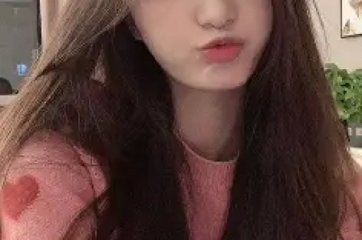 刚分手一周！八卦媒体爆料：维尼修斯在私人场所与数位女性聚会