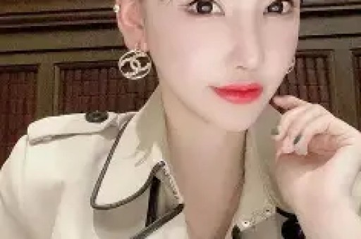 刚分手一周！八卦媒体爆料：维尼修斯在私人场所与数位女性聚会